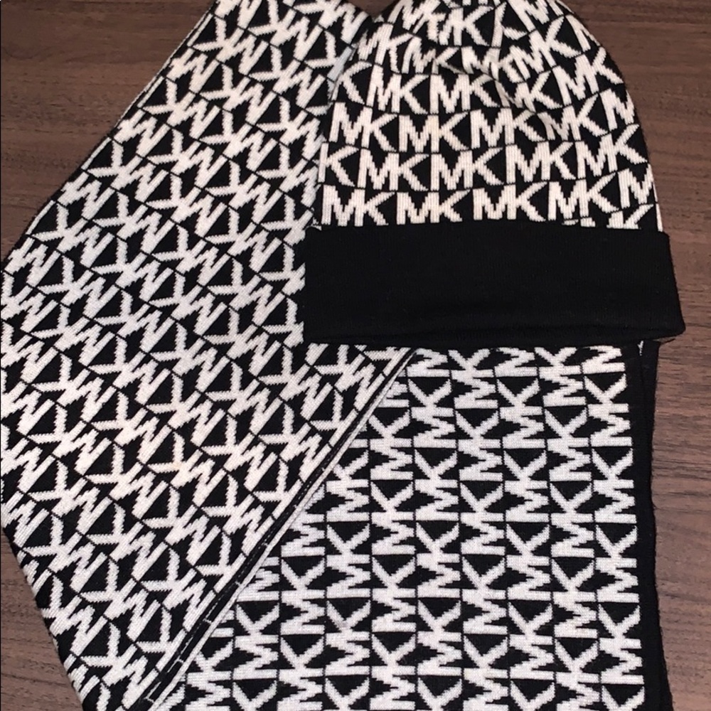 **SOLD** Michael Kors Scarf and Hat Set